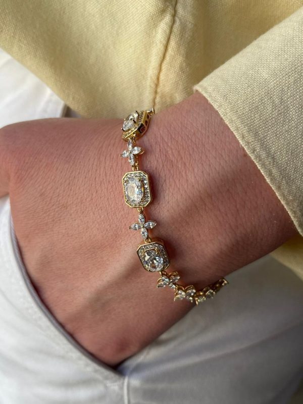 Çiçek Detaylı Taşlı Bileklik 1